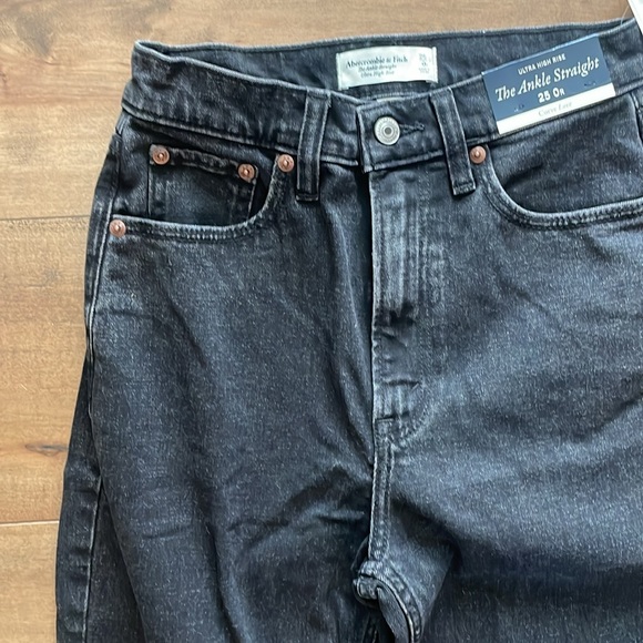 Abercrombie Curve Love Ultra High Rise Ankle Straight Jeans - Picture 4 of 6
